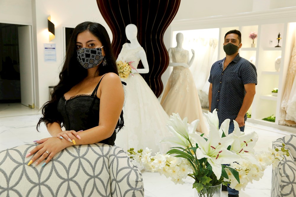 Parejas mexicanas se adaptan a pandemia para celebrar bodas