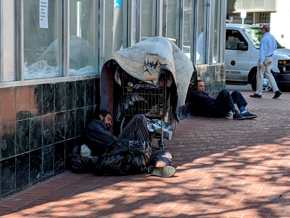 EEUU tiene 8 millones de pobres más desde mayo por la pandemia, según estudio