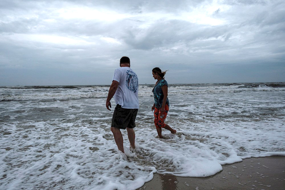 Zeta llegará a la costa de EE.UU. con vientos de 100 millas por hora