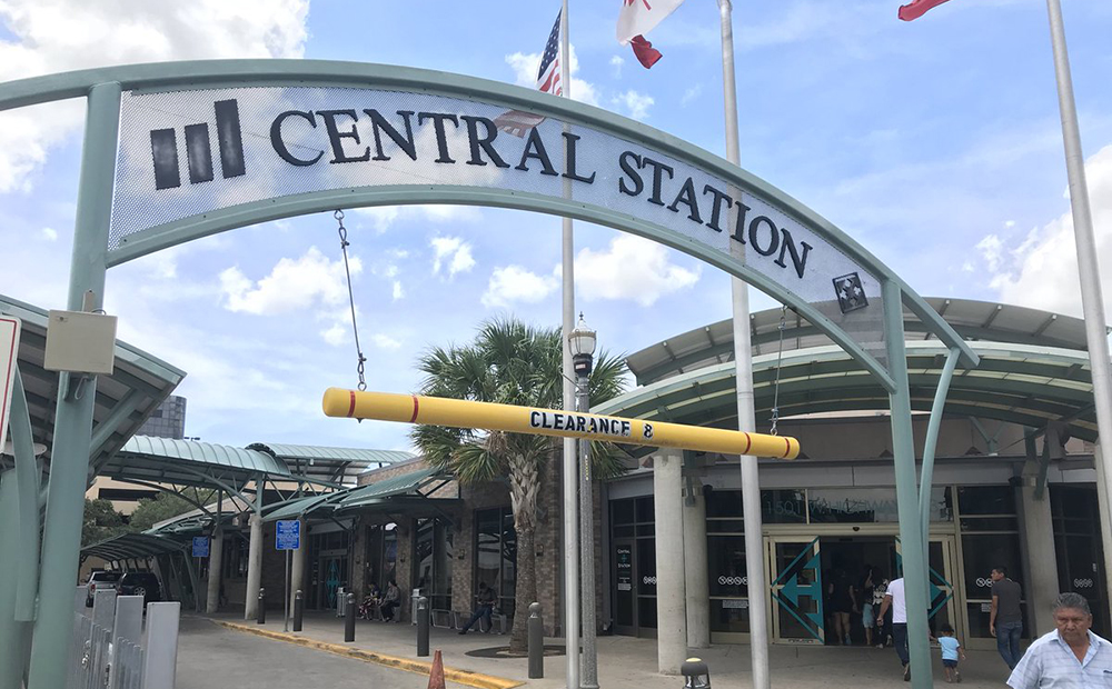Interviene Condado Hidalgo por autoboús con caso de Covid 19 a bordo