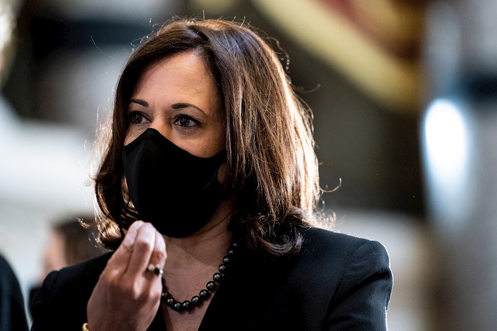 Kamala Harris pausa sus viajes por dos contagios de COVID-19 en su entorno