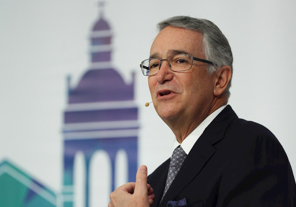 Magnate Ricardo Salinas, crítico con el confinamiento, contrae el SARS-CoV-2