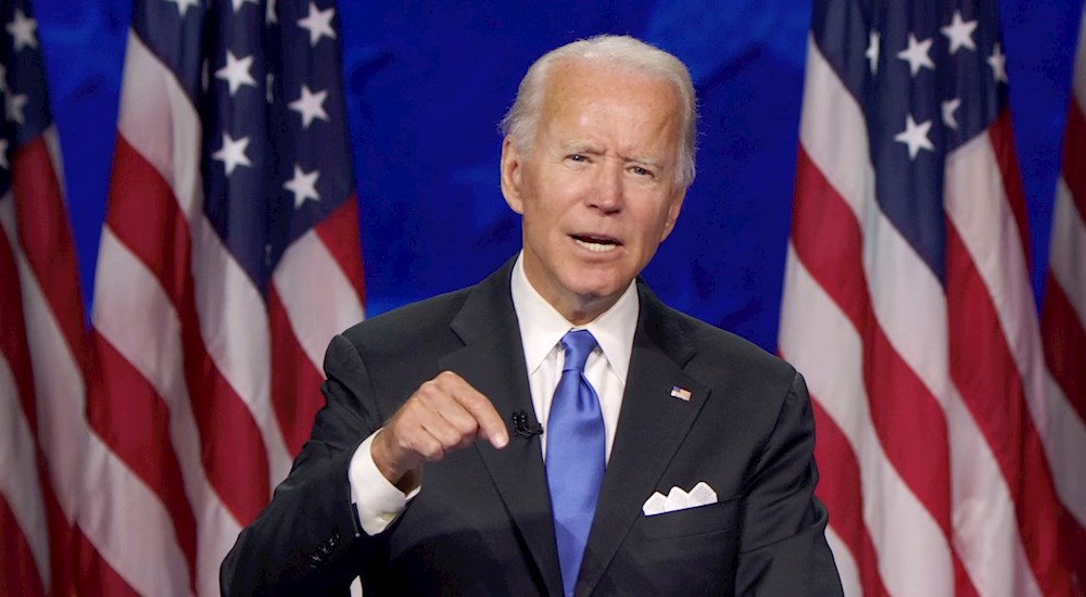 Biden aventaja por 34 puntos a Trump entre los votantes latinos, según Pew