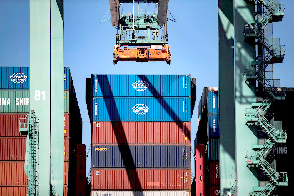 El déficit comercial de EU subió en agosto a su cifra más alta en 14 años