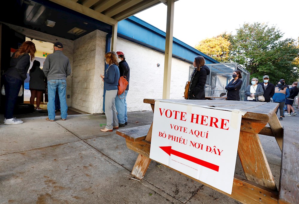 La candidata demócrata Candace Valenzuela admite su derrota en Texas