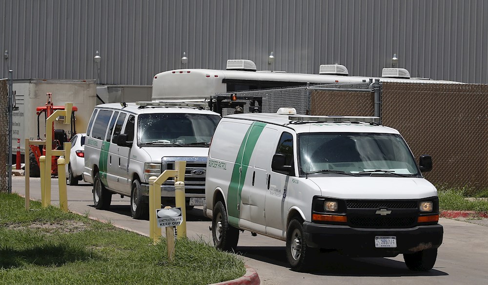 Detienen en Texas a 24 indocumentados en casa de seguridad