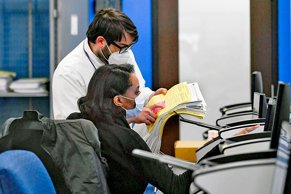 Cinco estados que aún cuentan votos