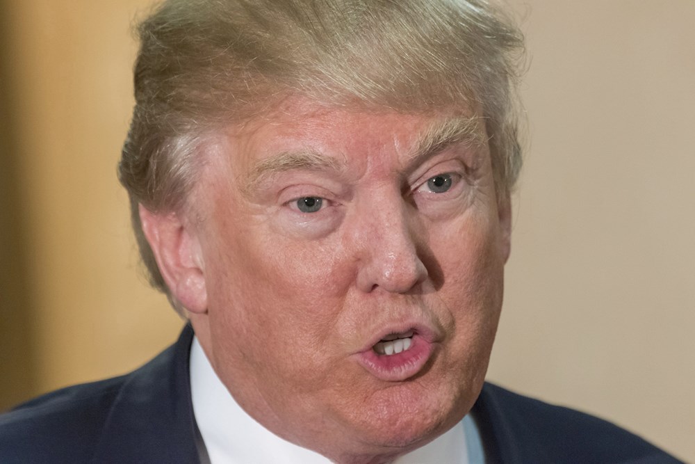 Trump amenaza con bloquear el rescate económico y pide mayores pagos directos