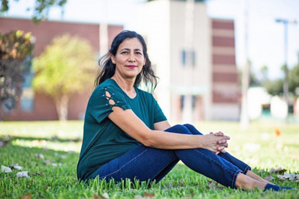 Luchadora de tiempo completo: estudiante internacional, supermamá se acerca al segundo título de STC