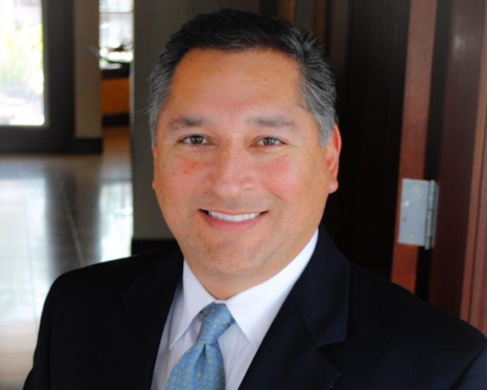 Comisionado Villalobos anuncia candidatura para alcalde de McAllen