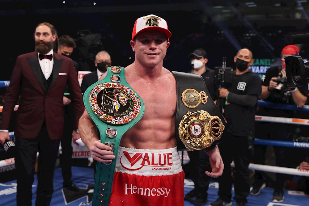 El “Canelo” Álvarez vence a Smith y se confirma como el mejor libra por libra
