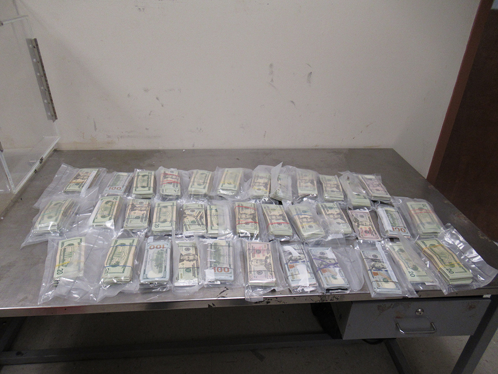 Detienen en Hidalgo a mujer con droga valuada en $3 millones y un hombre con 188,000 dólares