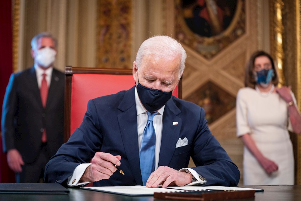 Biden firma una orden ejecutiva para evitar la salida de EE.UU. de la OMS