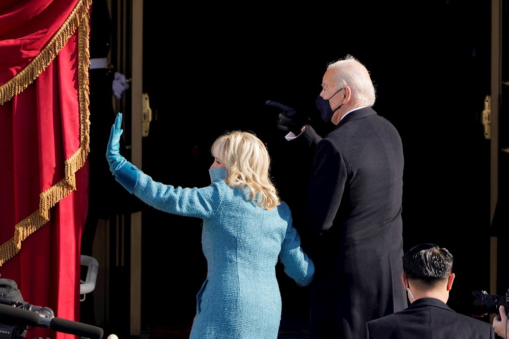 Biden entra a pie en la Casa Blanca