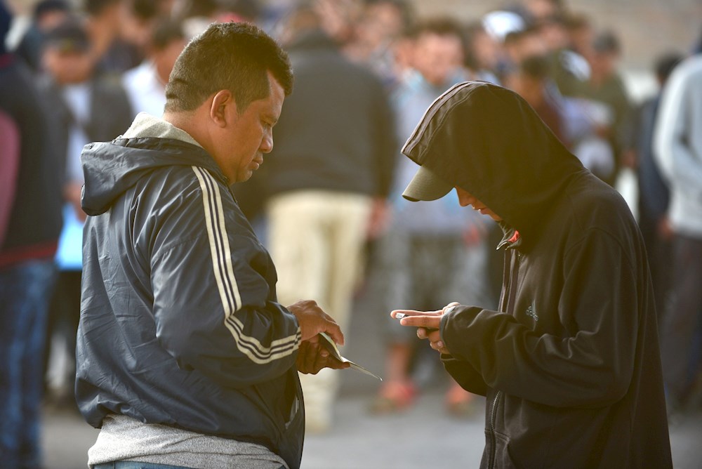 Defensores de migrantes quieren que solicitantes de asilo esperen en EE.UU.
