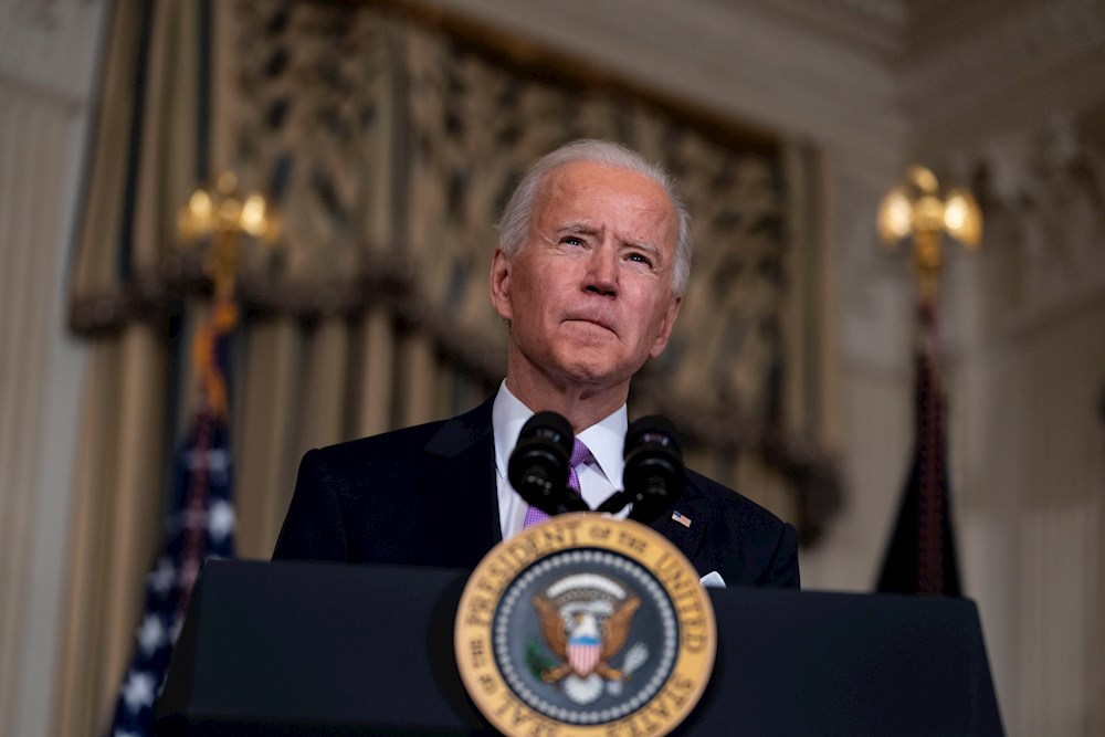 Grupos hispanos apoyan decretos de Biden sobre concesiones petroleras