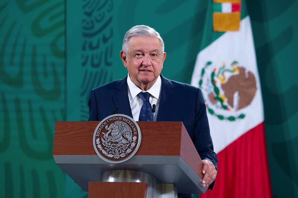 Presidente de México espera que Biden cumpla con una reforma migratoria