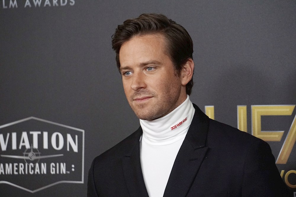 Armie Hammer deja su cinta con Jennifer López tras una polémica en las redes