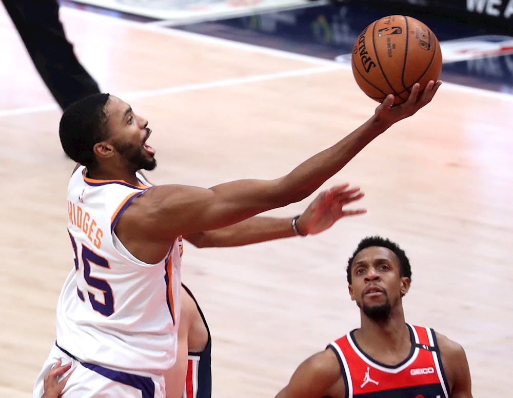 Los Suns, con Bridges y Ayton, vuelven al camino del triunfo