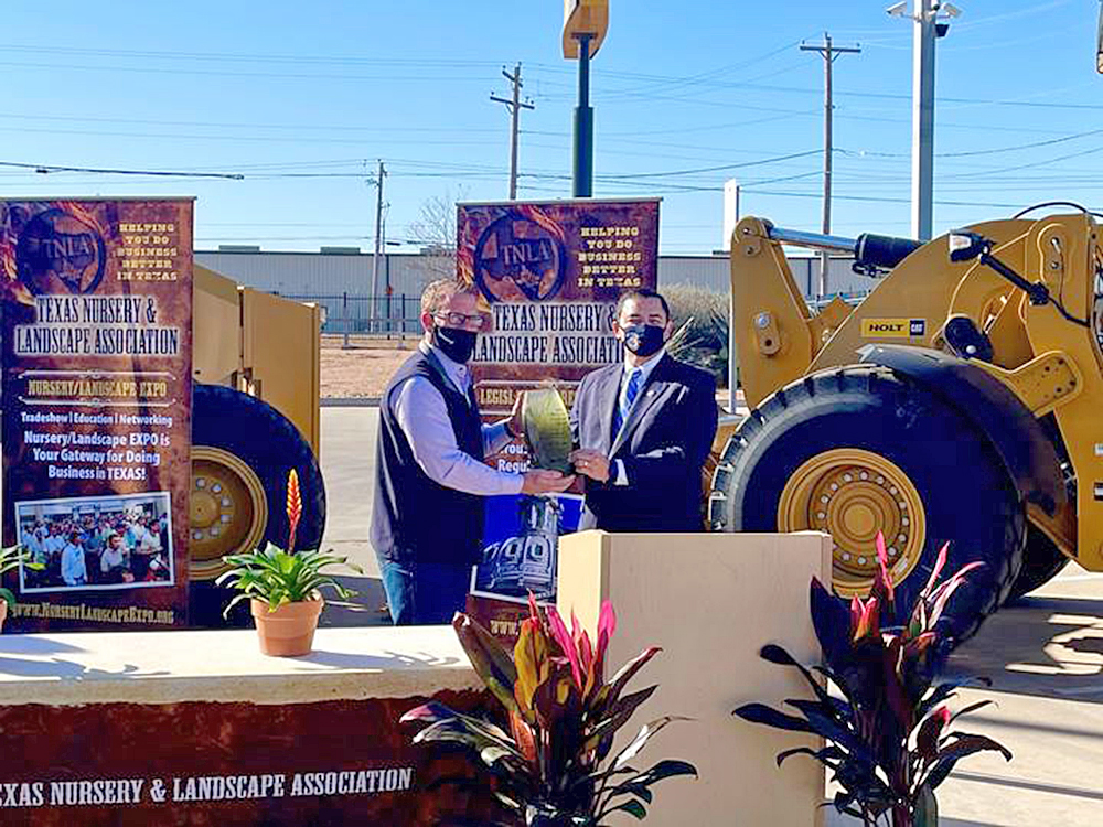 Congresista Cuéllar recibe el Premio TNLA al Liderazgo en Defensa 2020