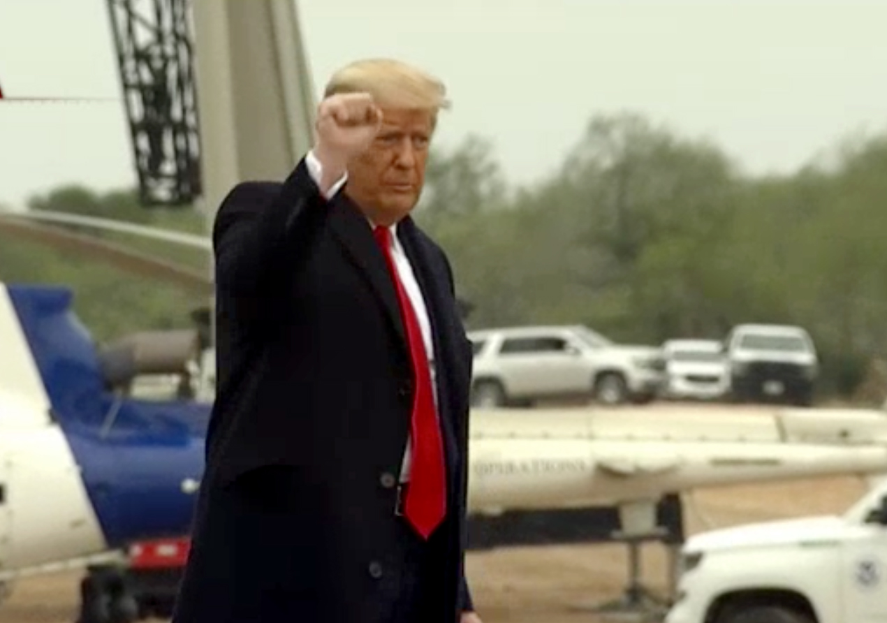 Trump urge a Biden a mantener sus medidas migratorias y el muro con México