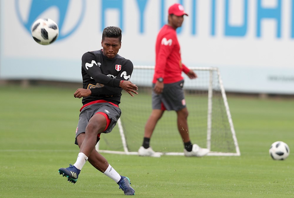 El peruano Aquino promete a la afición del América el título del Clausura