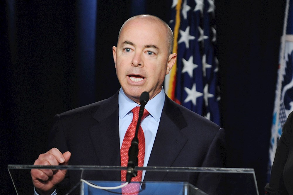 Mayorkas confirma que Biden impulsará una reforma migratoria en su primer día