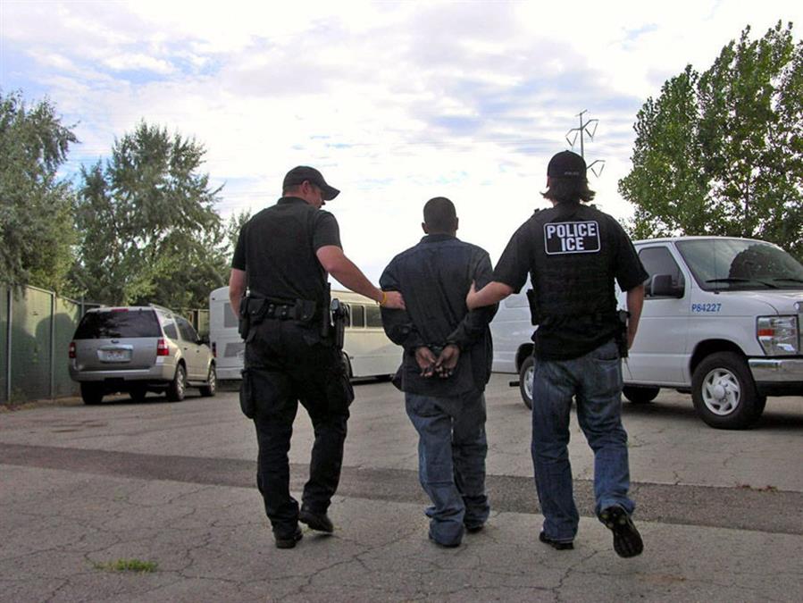 ICE retoma las deportaciones tras fallo judicial contra la moratoria de Biden