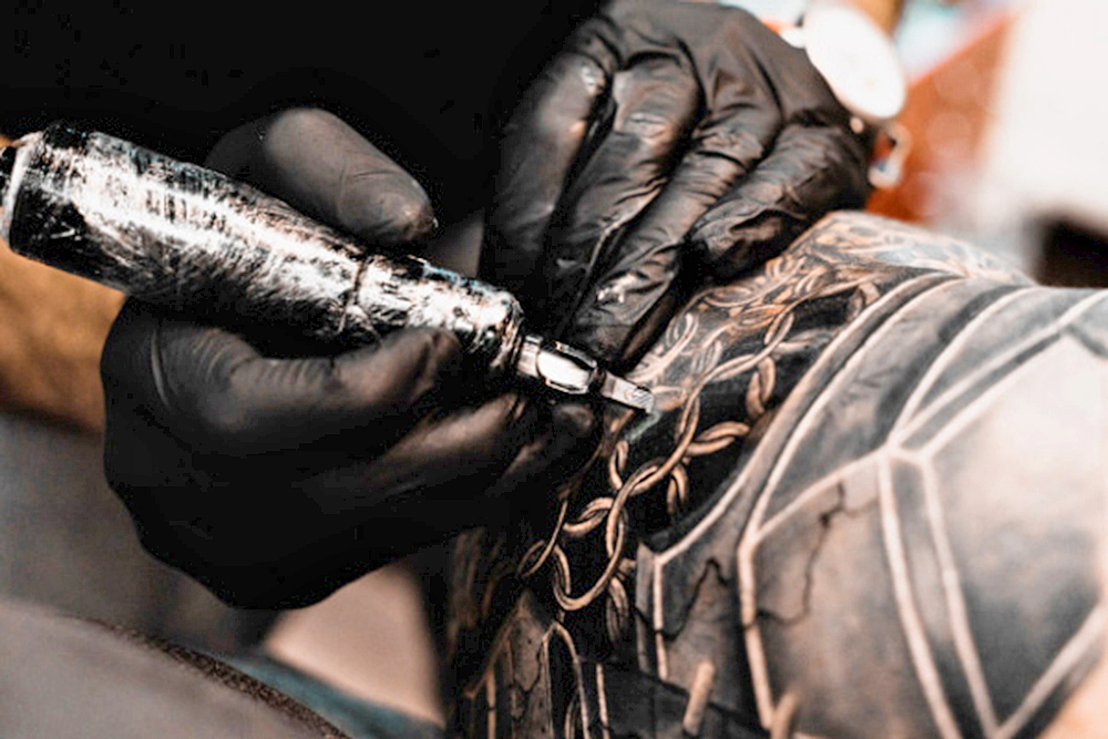 Tinta de tatuajes podría ayudar a detectar el cáncer, según estudio