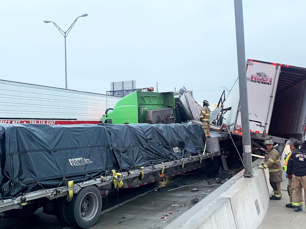 Al menos 6 muertos y 100 de vehículos involucrados en accidente en Texas
