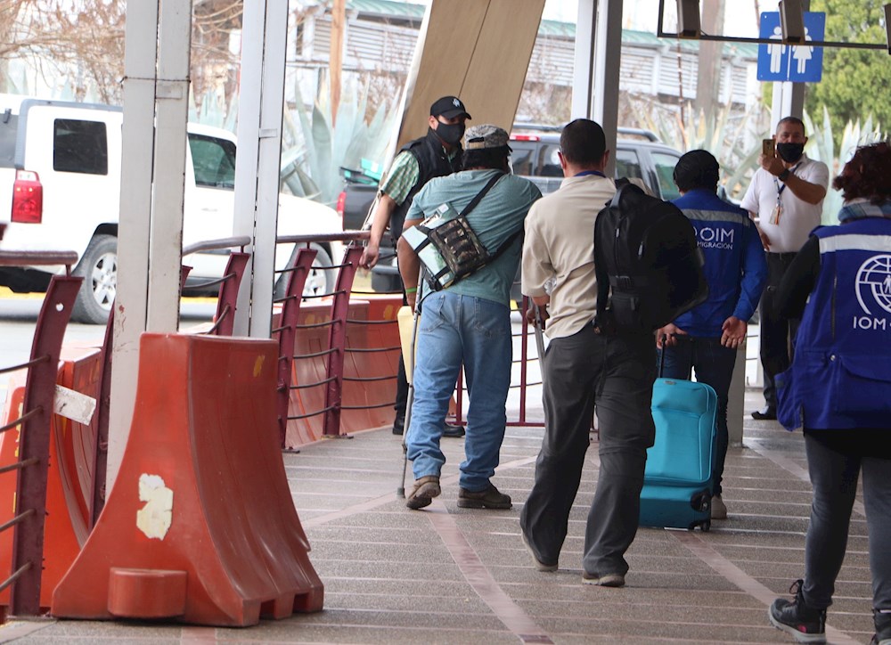 Primeros migrantes varados en Matamoros cruzan a EE.UU. para solicitar asilo