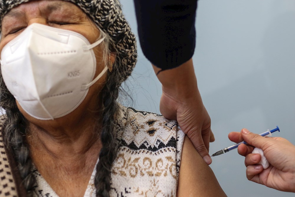 México comienza la vacunación de mayores de 60 años con obstáculos logísticos