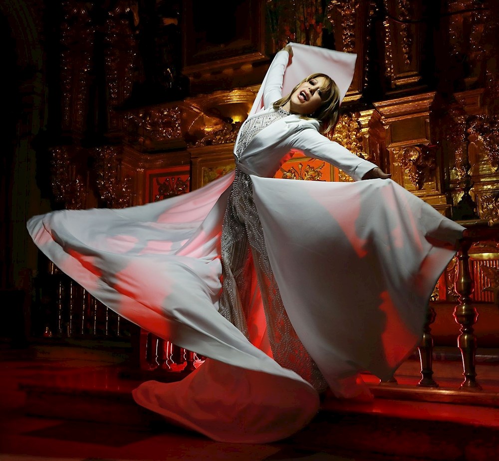 Alejandra Guzmán regresa a sus raíces y enseña su “Lado Oscuro”