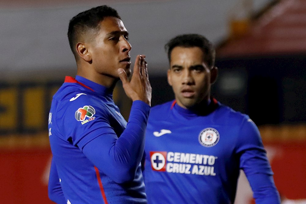 El líder Cruz Azul pone a prueba su racha ante el León del ecuatoriano Mena
