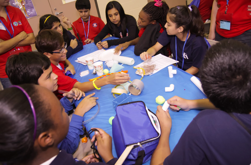 STEM, estudio fundamental para el futuro profesional de jóvenes latinos