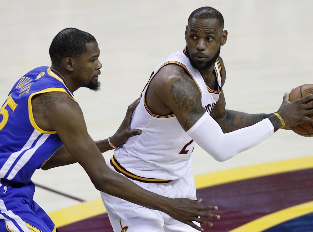 Kevin Durant y LeBron James lideran la primera votación All-Star 2021