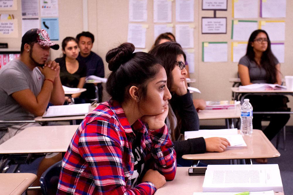 Latinos son mayoría en récord de solicitudes para Universidad de California