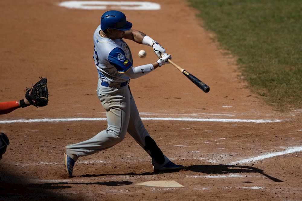 Venezuela vence a Colombia con un solo imparable y suma primer triunfo