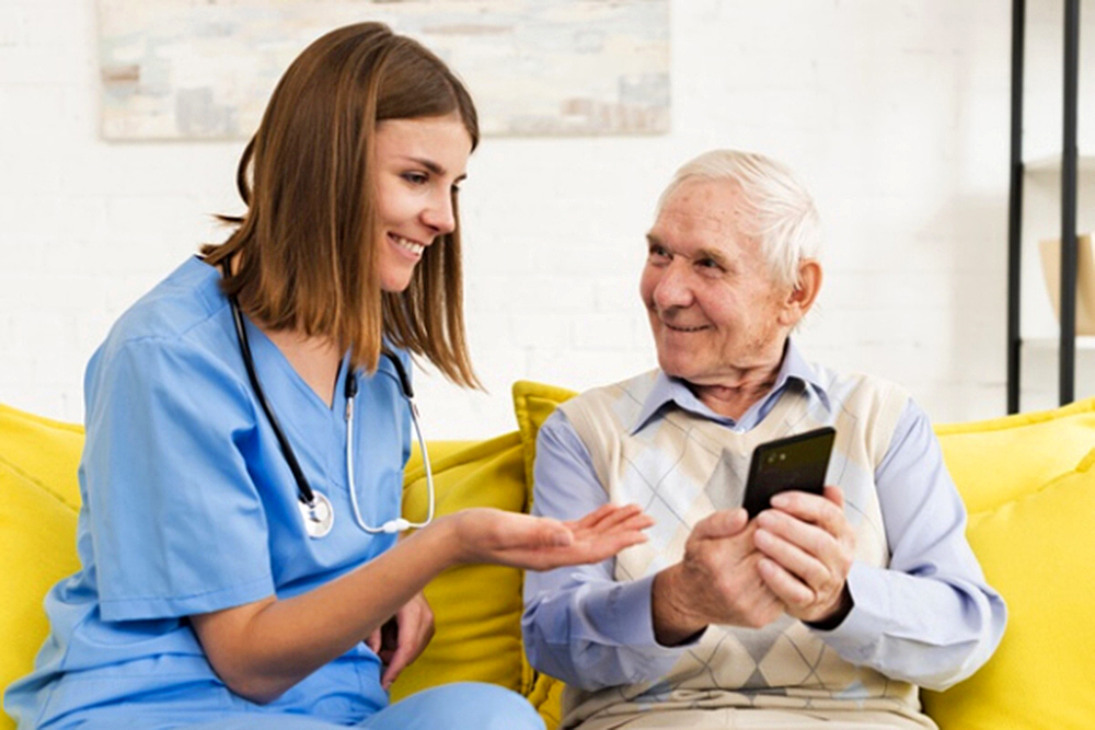 Plataformas digitales podrían sobrellevar la demencia, según estudios