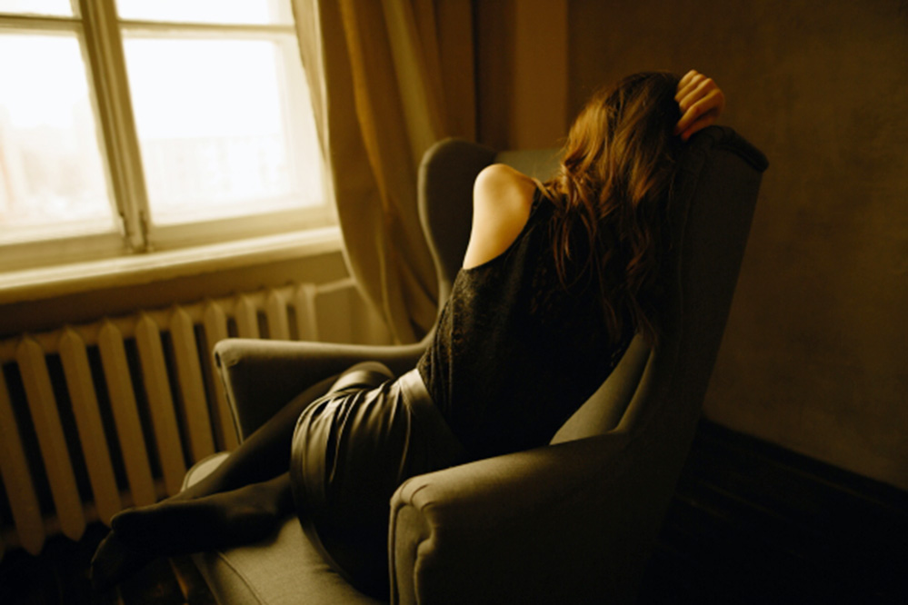 Jóvenes adultos, grupo más susceptible a sentirse solitario durante la pandemia