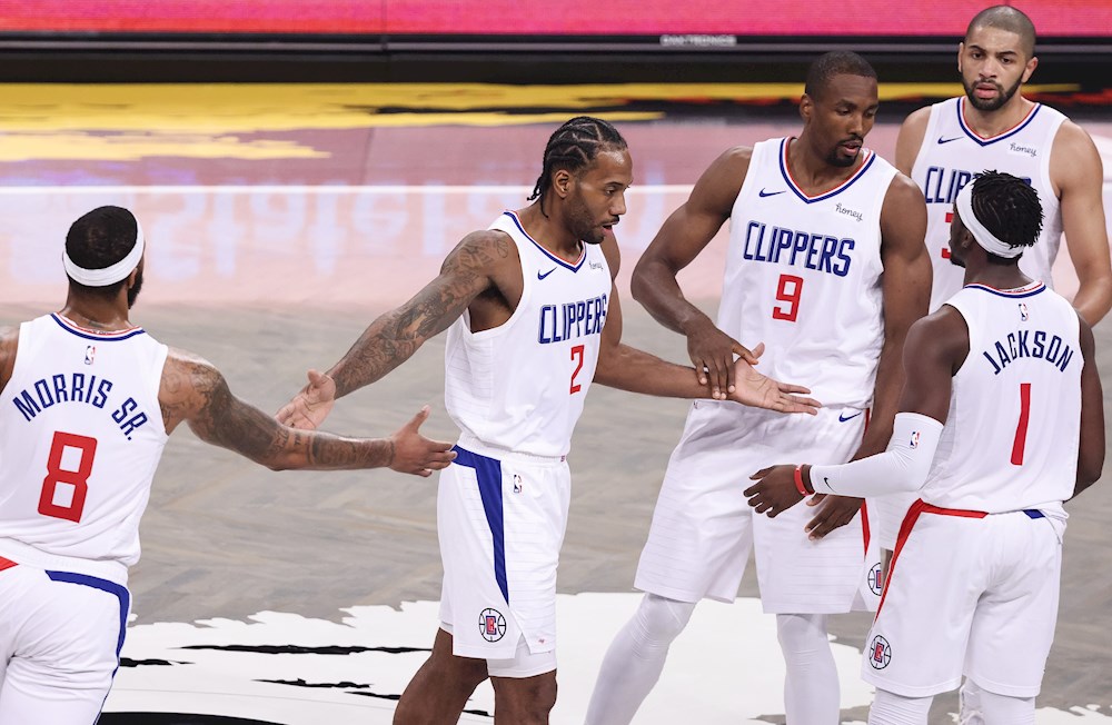 Los reservas dan el triunfo a Clippers y cortan a Hawks la racha ganadora