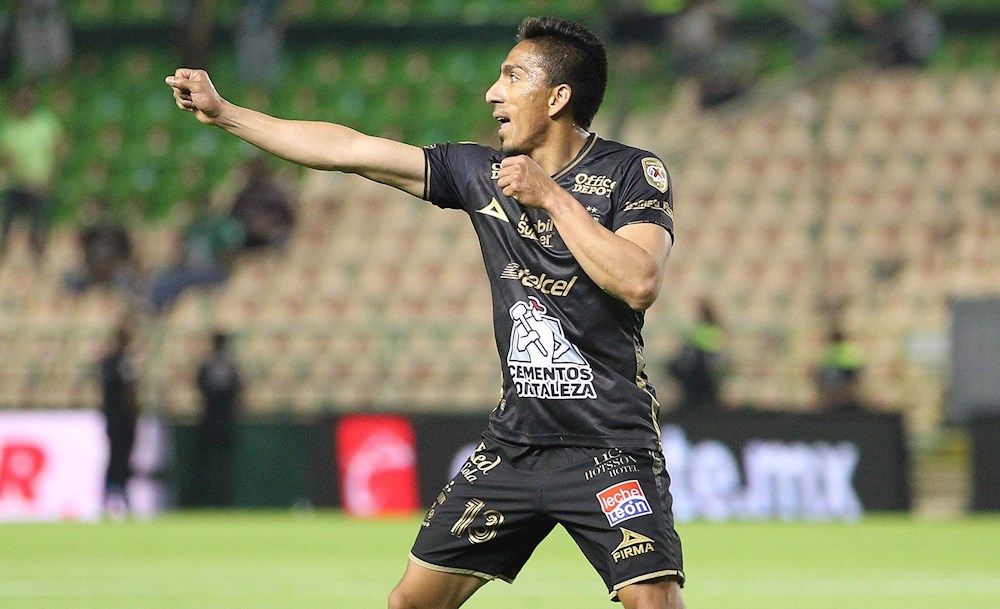 El Cruz Azul del peruano Reynoso sigue de líder del Clausura mexicano