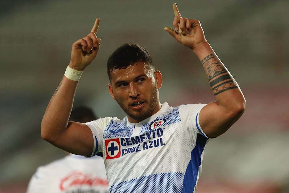 El líder Cruz Azul visita a los heridos Pumas con afán de venganza