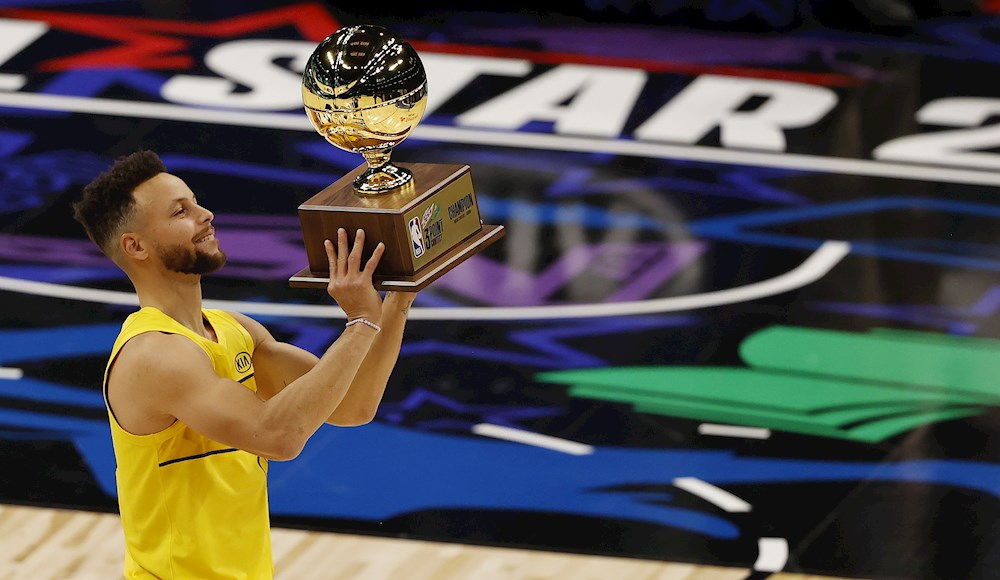 Stephen Curry logra su segundo título del Concurso de Triples