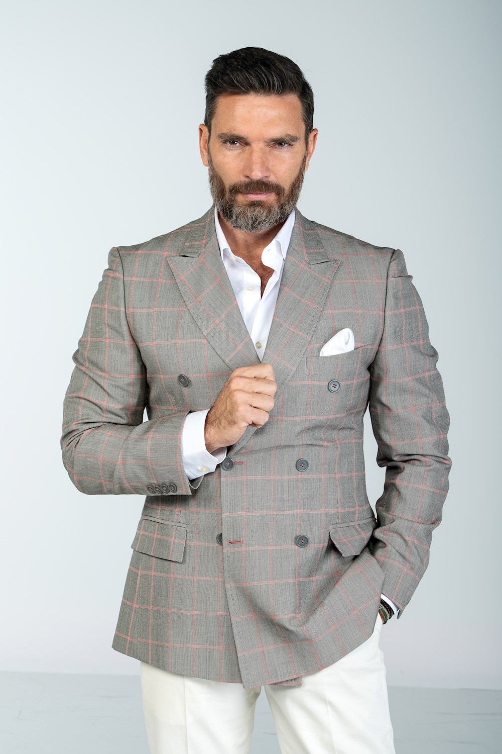 Las crisis familiares centran nueva telenovela del actor argentino Juan Gil