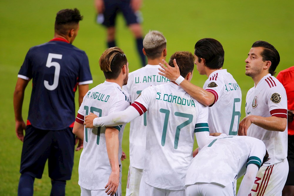 Córdova comanda con triplete goleada de México a República Dominicana