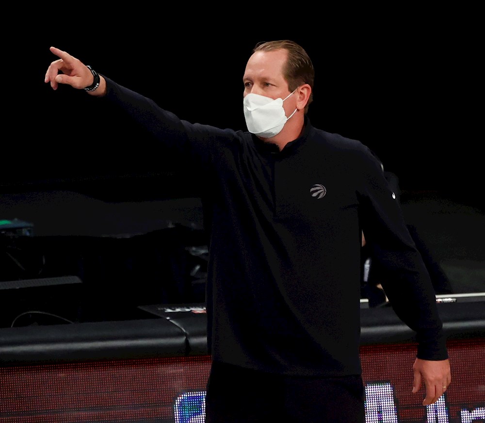 Nurse, entrenador de Raptors, multado con 50.000 dólares por tirar mascarilla
