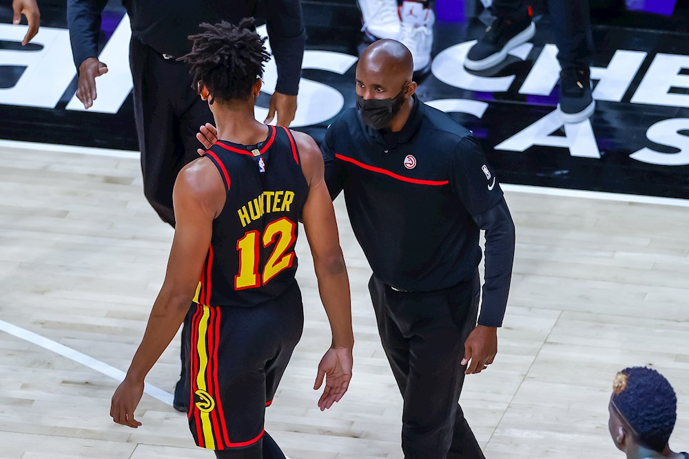 Los Hawks despiden al entrenador Lloyd Pierce y se aproximan a Nate McMillan