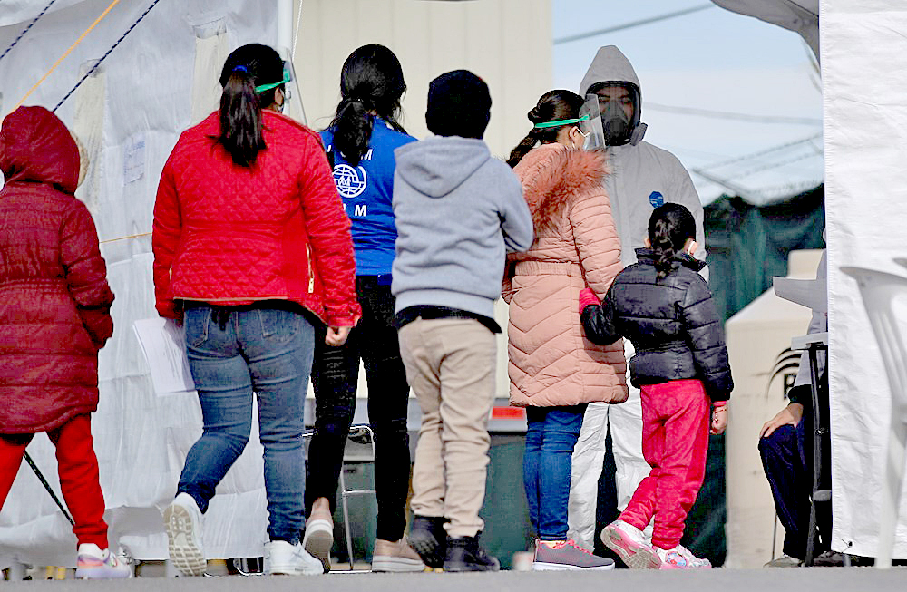 Se redujo población indocumentada