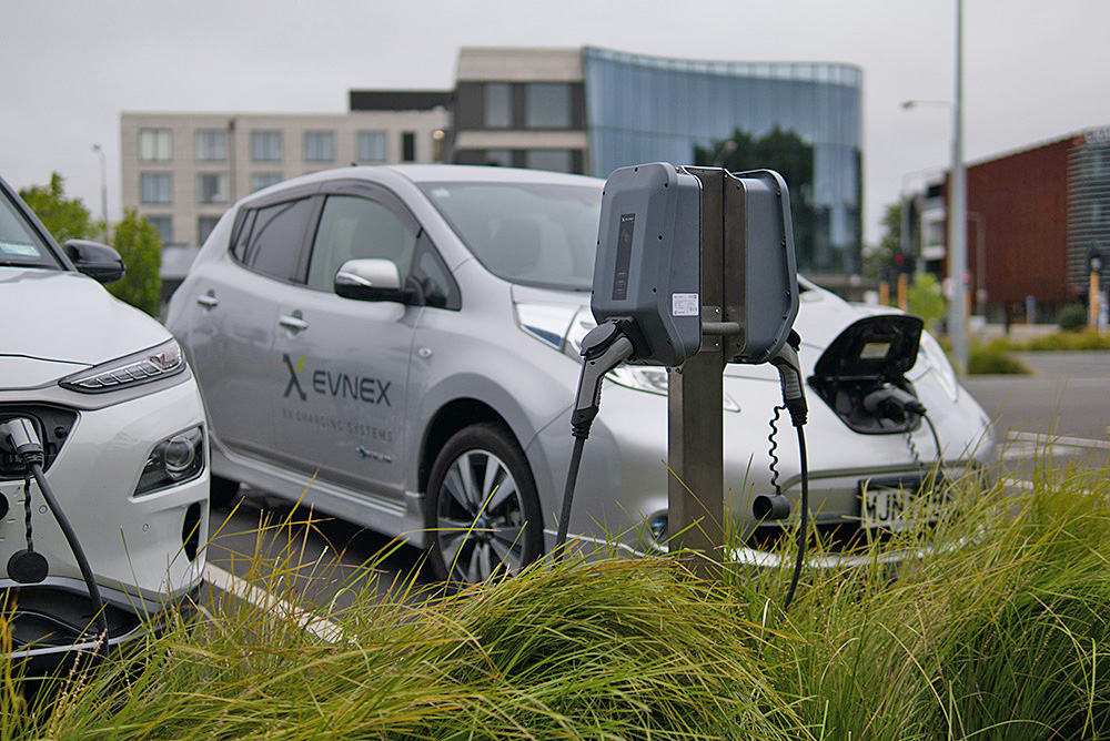 Vehículos de combustibles fósiles generan más desperdicios que autos eléctricos